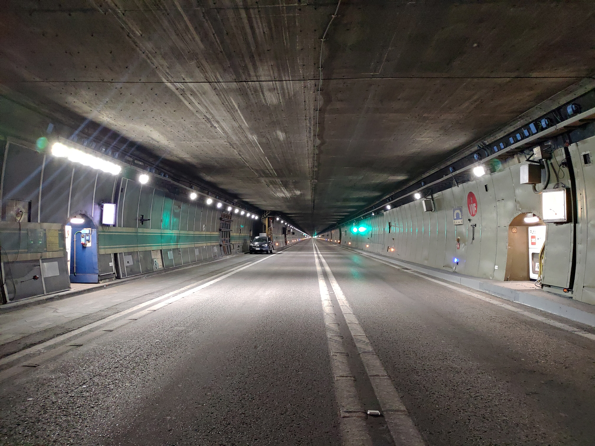 Tunnel autostradale con sezione non armata gettata in opera 